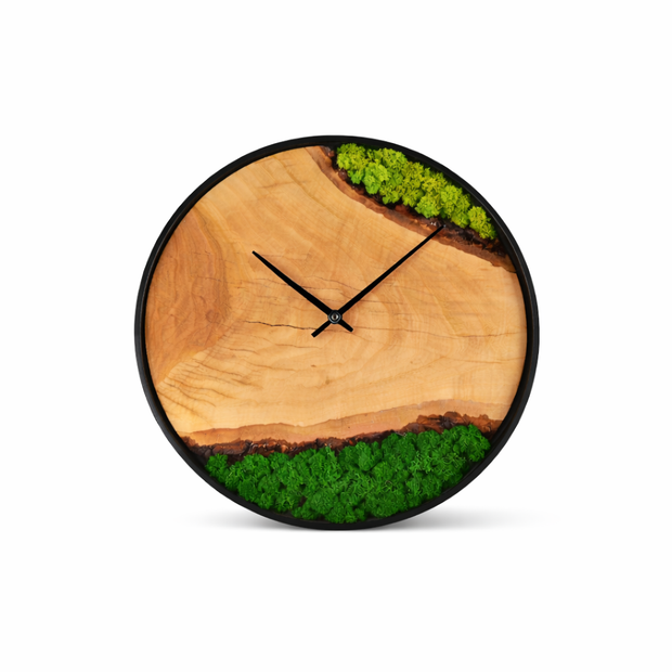 Zegar ścienny z naturalnego drewna i mchu chrobotek